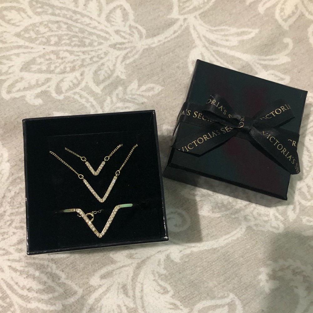 NWT Victoria’s Secret Bracelet and Necklace Set